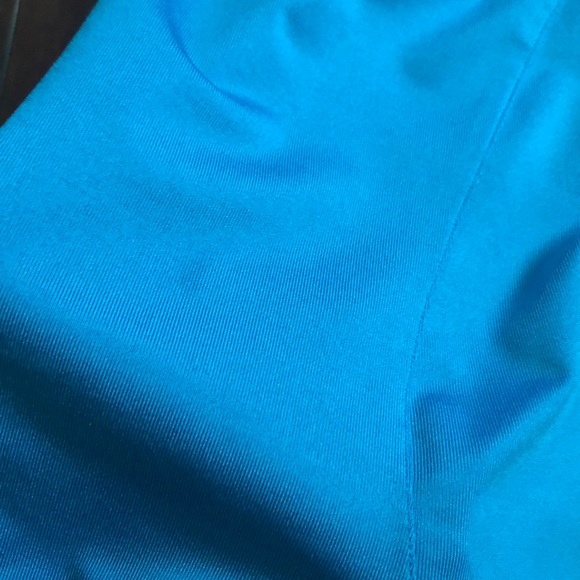 Under Armour Long Sleeve Pull Over Shirt - Picture 3 of 7